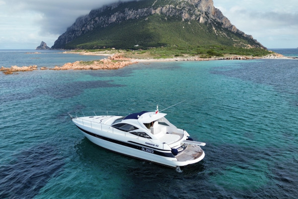 N°38 Noleggio giornaliero Yacht Pershing 43