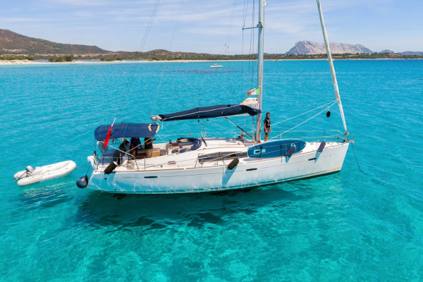 N°6 Tavolara in barca a vela da San Teodoro